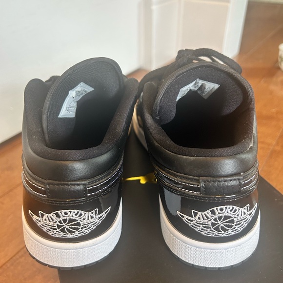 Set of 2 Air Jordan Sneakers in Black and Navy size 8.5 worn once - Picture 5 of 11